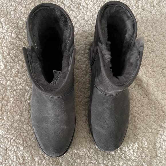 🆕 Ugg Classic Cuff Short Boot - Picture 5 of 6